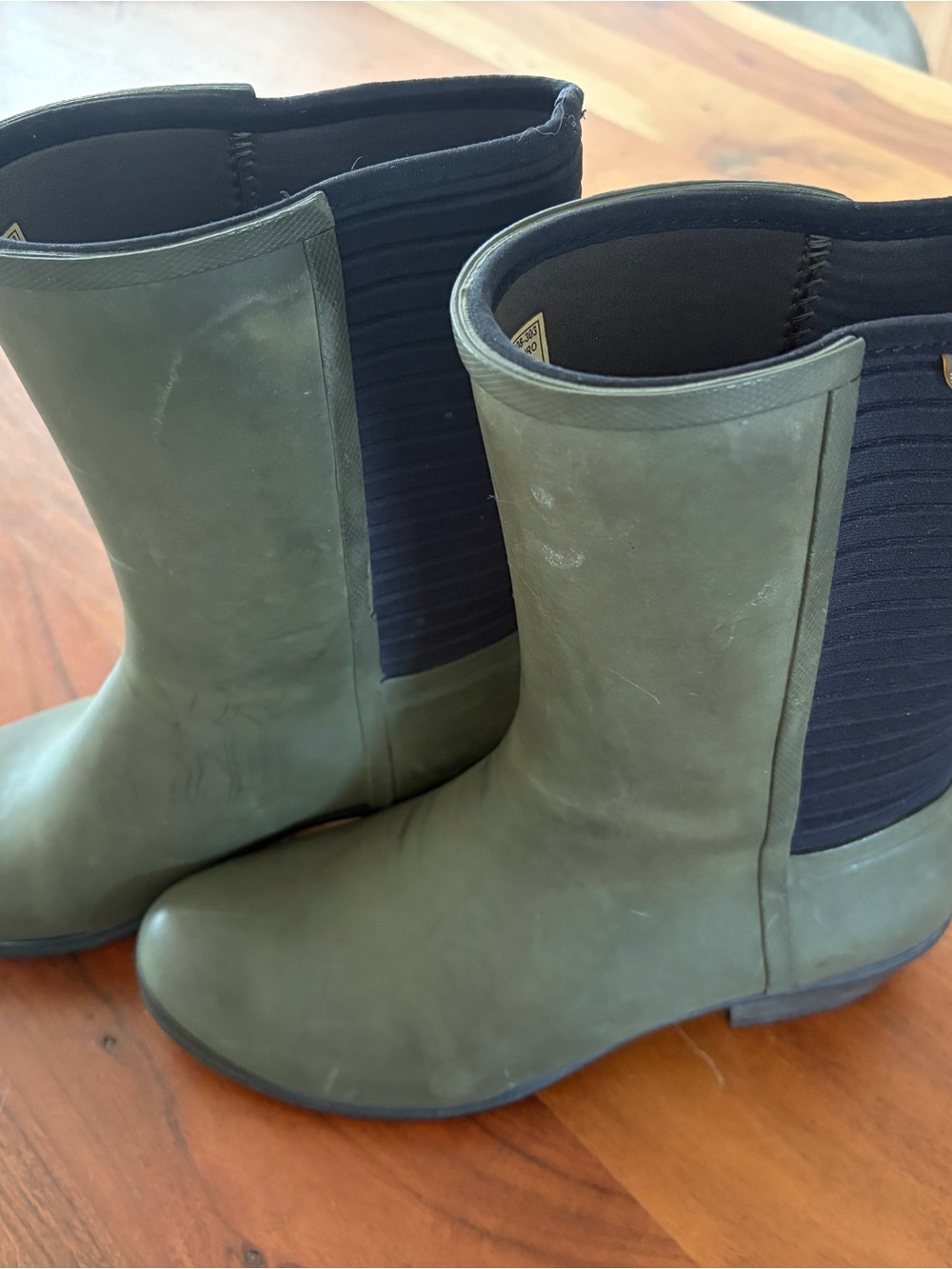 Bogs boots vista tall Olive Green Mid-Calf Rain Boots with Black Elastic Panels
